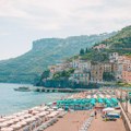 Da li znate gde letuju Italijani kada je prevelika gužva na Amalfi obali? U jednom romantičnom gradu sa zadivljujućim…
