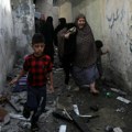Израел наставио нападе; Палестинци беже из Рафе