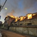 Veliki požar u Nišu. Vatra progutala zgradu nekadašnje štamparije Prosveta