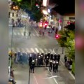Bacali topovski udar na policiju: Izbio sukob u Valjevu, kordon ih pritisnuo, nekoliko osoba uhapšeno (video)