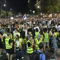 UŽIVO Protest srednjoškolaca i studenata: Policija čuva „Ćacilend“, redari napravili „živi zid“, okupljanja u Novom Sadu i…