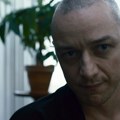 On "u sebi" ima 23 ličnosti, od deteta do starice, ali pravi obrt dolazi tek na kraju: Glumac je napravio najzapaženiju…