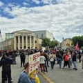 VIDEO: Subotičani ponovo simbolično "dezinfikovali" ulice nakon SNS skupa, Bačulov dobio zahvalnicu