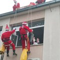 “Deda Mraz s’ krova” obradovao hospitalizovane mališane