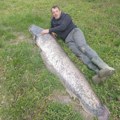 Grdosiju od 57 kg i 2 metra ulovio na kišnu glistu! Neverovatan podvig ribara: Borio se 30 minuta sa nemani