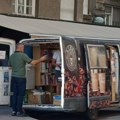 Stari udžbenici uvek na ceni: Prodaja knjiga u Kosovskoj ulici odavno presahla, ali ovih dana ipak ima mušterija