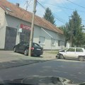 U ovom trenutku: Sudar u ulici Đure Jakšića oko 11 časova, izbegavajte ovu ulicu! Zrenjanin - Sudar u ulici Đure Jakšića…