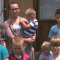 Ima 30 godina i sedmoro dece! Valentina je samohrana majka sa Vlasine: Muž joj je umro kada su ga pogodila tri infarkta, a ona…
