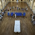 Najveća izlaznost u poslednjih 40 godina! U Francuskoj - do 17 sati glasalo 59,39 odsto birača