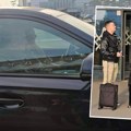 Trudna devojka našeg pevača došla po njega na aerodrom: Vozi besnu mašinu, a svima je čudna bila jedna stvar (Video)