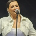 Nina Badrić imala posebnu molbu za publiku u Beogradskoj areni, pa zaplakala: "Za sve koji nisu sa nama..."