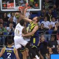 (VIDEO) Pao poster u Istanbulu – Izundu preko dvojice!