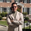 "Da li se: Sećate?" Nikola Rokvić otišao daleko od Srbije, pa se slikao ispred čuvene kuće - komentari pljušte: "Posekli su…