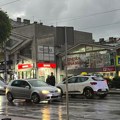 Majka leži na pešačkom i ne pomera se, dete pored nje plače: Teška nesreća na Banovom brdu
