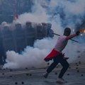 Protesti u Albaniji u fotografijama: Incidenti, suzavac i vodeni topovi