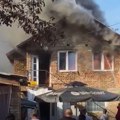 (Video) Vatra guta kuću! Dramatičan snimak požara u Novom Sadu: Gledaš kako dom nestaje!