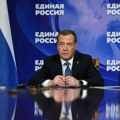 Medvedev: Mogu se pojaviti virusi veštačkog porekla