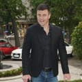 Vuk Kostić neprepoznatljiv, duga, plava kosa i šiške su novi zaštitni znak (foto)