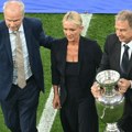 Emotivan početak Eura: Žena legendarnog, nedavno preminulog fudbalera u društvu Klinsmana unela pehar