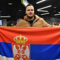 Evropski prvak dočekan na aerodromu: Aleksandar Inđić ponosno nosi zastavu Srbije