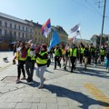 Aleksandar na štakama krenuo na Banatski marš: „Ne osećam nogu, ali idemo do kraja“