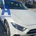 Luskuzni golf i mercedes oduzeti na granici: Jedan sa švajcarskim, drugi sa francuskim tablicama - sumnja se da su menjani…