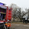 Gori kuća u Smederevu, ima povređenih: Vatrogasci na licu mesta