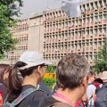 Novosadski studenti i maturanti krenuli peške za Loznicu, sutra ujutru polaze i biciklisti
