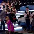 Pala uživo u programu i polomila noge Potresan snimak obišao Srbiju, voditeljka kuka iz sveg glasa (video)