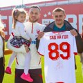 Zvezda pomogla porodici sa Kosova i metohije: Dres Marka Arnautovića za novu kuću na svetoj srpskoj zemlji