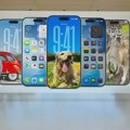 Kako da vaš iPhone iOS 26 dobije holografsku pozadinu na zaključanom ili početnom ekranu