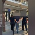 Pogledajte trenutak hapšenja: Proneverio više od 10 miliona dinara sa pumpe, pa sproveden sa lisicama!