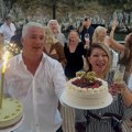 Krstarenje Bokom, šampanjac, prskalice i torte! Neda Ukraden uz ludu žurku na brodu proslavila rođendan (video)
