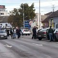 (Foto, video) Filmska potera u Zrenjaninu! Izvukao mladića iz BMW i izbo ga nožem, policija ga savladala u naselju Bagljaš