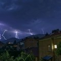 Влада Србије определила новац за обнову кућа оштећених у олујама