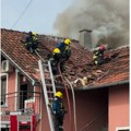 Vatra guta porodičnu kuću! Veliki požar u Veterniku, gust crni dim iznad naselja, na licu mesta četiri vatrogasne ekipe…