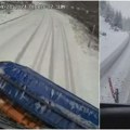 (Video) Zabelelo se kao da je januar a ne kraj aprila Poslata teška mehanizacija na teren, sneg se ne šali na Pešteru i…