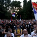 Građani Podgorice pratili glasanje u UN, skandiralo se „izdaja“ i „Ratko Mladić“