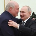 Путин допутовао у Минск, на аеродрому га дочекао Лукашенко