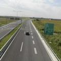 Učesnik čuvenog relija se slupao u Srbji: Skupocena limuzina nije „preživela“ auto-put „Miloš Veliki“