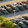 Putujete avionom na odmor, a ne znate šta sa autom? Ovo je cena parkinga po danu, posle ovog roka nosi ga PAUK