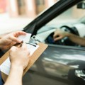 Ako ovih 6 stvari nemate u autu, bolje ne krećite na put: Ovo je obavezna oprema za automobil u inostranstvu - kazne su…