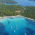Ova plaža je plavi dragulj Jadrana, porede je sa Karibima: Prelep pejzaž i borova šuma privlače turiste