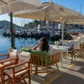 Ovo mesto zovu „grčki Karibi“, a uopšte nije na ostrvu: Obišla sam pet plaža – tirkizno more, prirodan hlad, a cene razumne…
