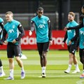 Isak u ekipi Liverpula za utakmicu protiv Atletiko Madrida u Ligi šampiona