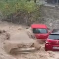 Ове снимке остатак региона гледа у шоку! И пита се само једно: Где је бујица покупила оволике аутомобиле, а објашњење је…