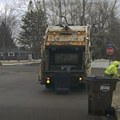 Komunalac umalo doživeo srčani udar kad je hteo da isprazni kantu za smeće! Pogledajte šta je iskočilo napolje