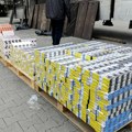 U duplom dnu kamiona krio skoro 2.000 boksova cigareta: Zaplenjena roba u vrednosti od 2.355.280 dinara (foto)