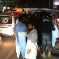 Sedam osoba poginulo u eksploziji bombe na pijaci u Pakistanu, od toga dva policajca