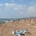 Raketa pala u more blizu kupača: Velika panika na plaži u Izraelu (video)